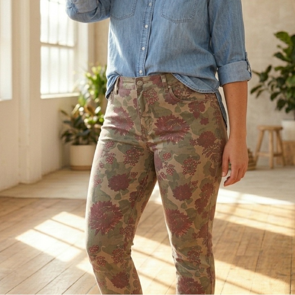 Jordache High Rise Legging in Olive and Mauve Chrysanthemum Print